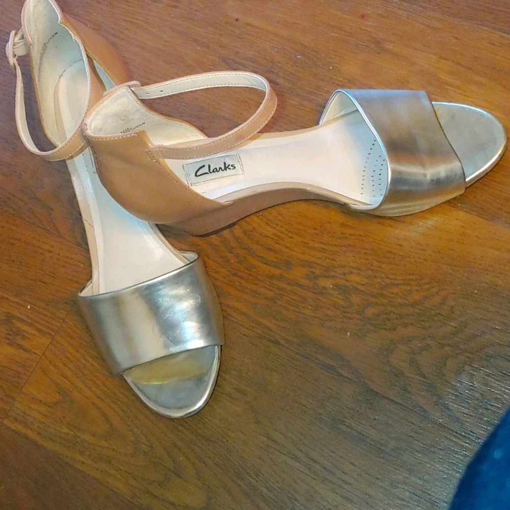 SALE! CLARKS 8.5 M COMFORT LEATHER WEDGE HEELS SANDALS - Picture 10 of 10